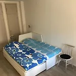 Modern With Own Patio דירה *